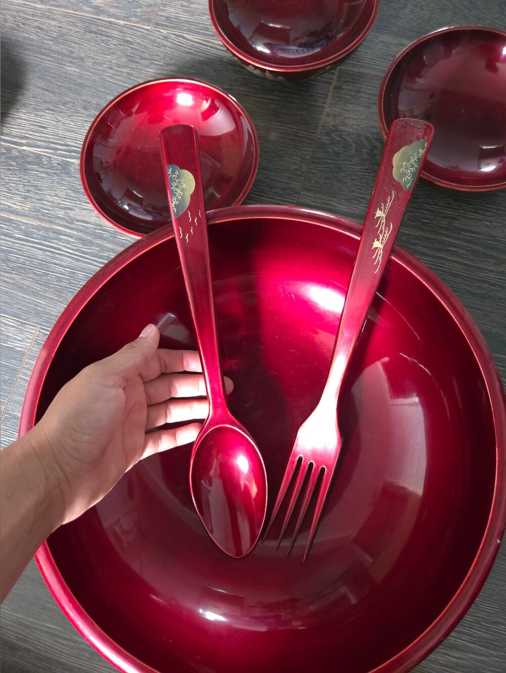 Deep Red Lacquered Japanese Salad Bowl Set - Picture 6 of 7